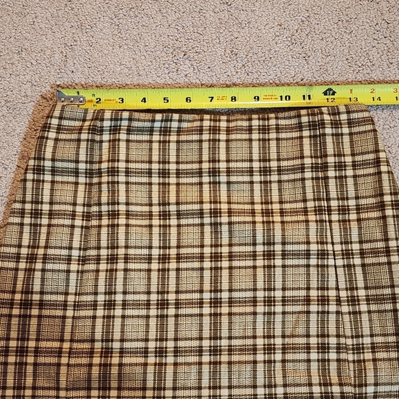 Love On a Hanger Tan & BrownPlaid Mini Skirt Size 9 - Picture 5 of 9